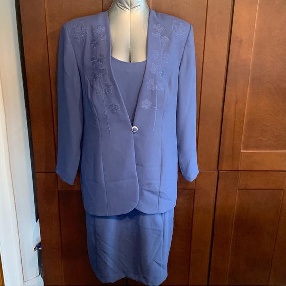 SALE!! Vintage Suit dress 2 piece fits like a 12.    2 - Picture 4 of 13